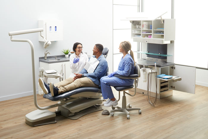 dental-setting-patient-smiling dental-setting-patient-smiling