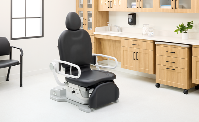 631-featured-product midmark 631 procedure chair